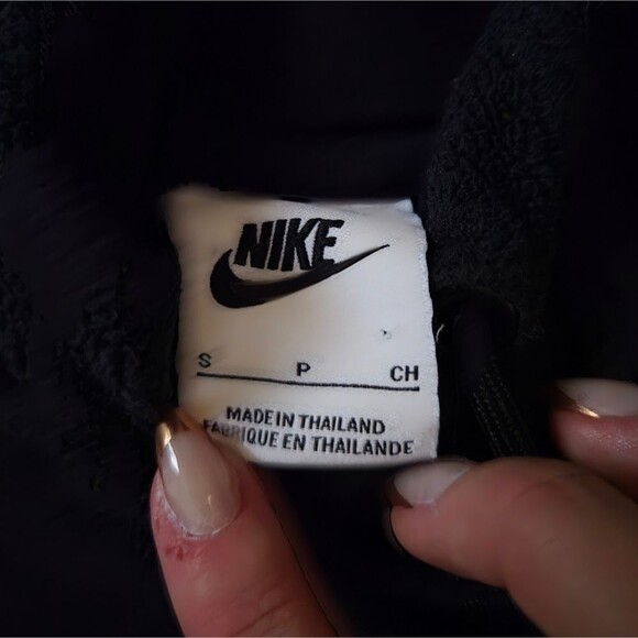 Nike Fleece Pullover Hoodie Cozy Drawstring Bottom Black White Sweatshirt Warm S - Picture 4 of 6